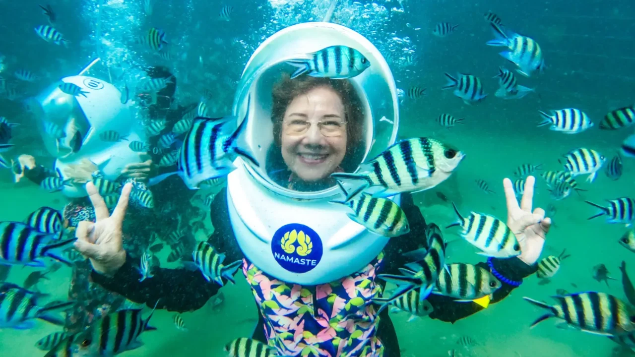 Sea Walker ngắm san hô tự nhiên trong combo Phú Quốc 3 ngày 2 đêm của Nụ Cười Mê Kông