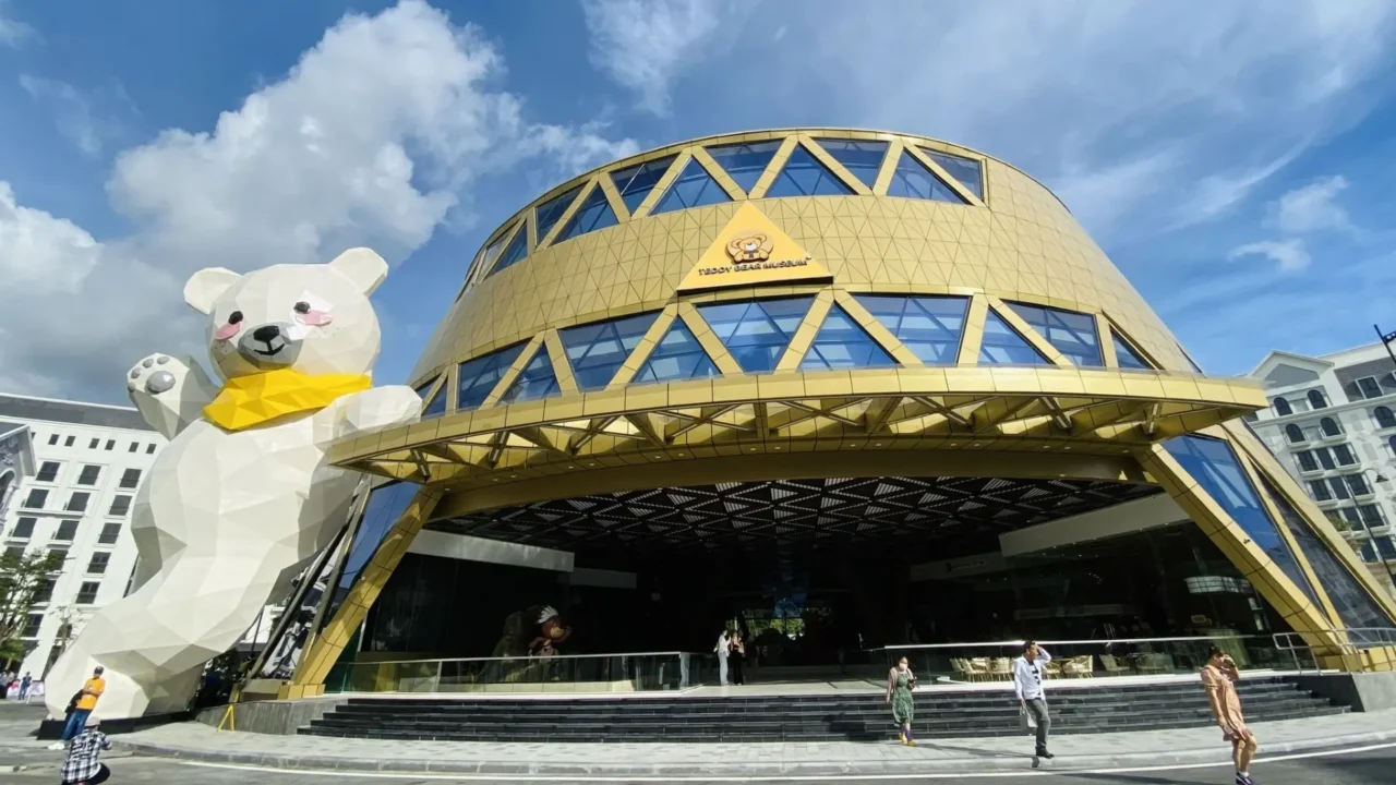 Tham quan Bảo tàng Gấu Teddy Bear tại Grand World Phú Quốc, điểm đến check-in thú vị trong combo 4 ngày 3 đêm.