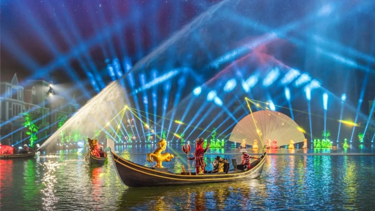 Show diễn thực cảnh Sắc màu Venice hoành tráng tại Grand World trong combo Phú Quốc 5 ngày 4 đêm.