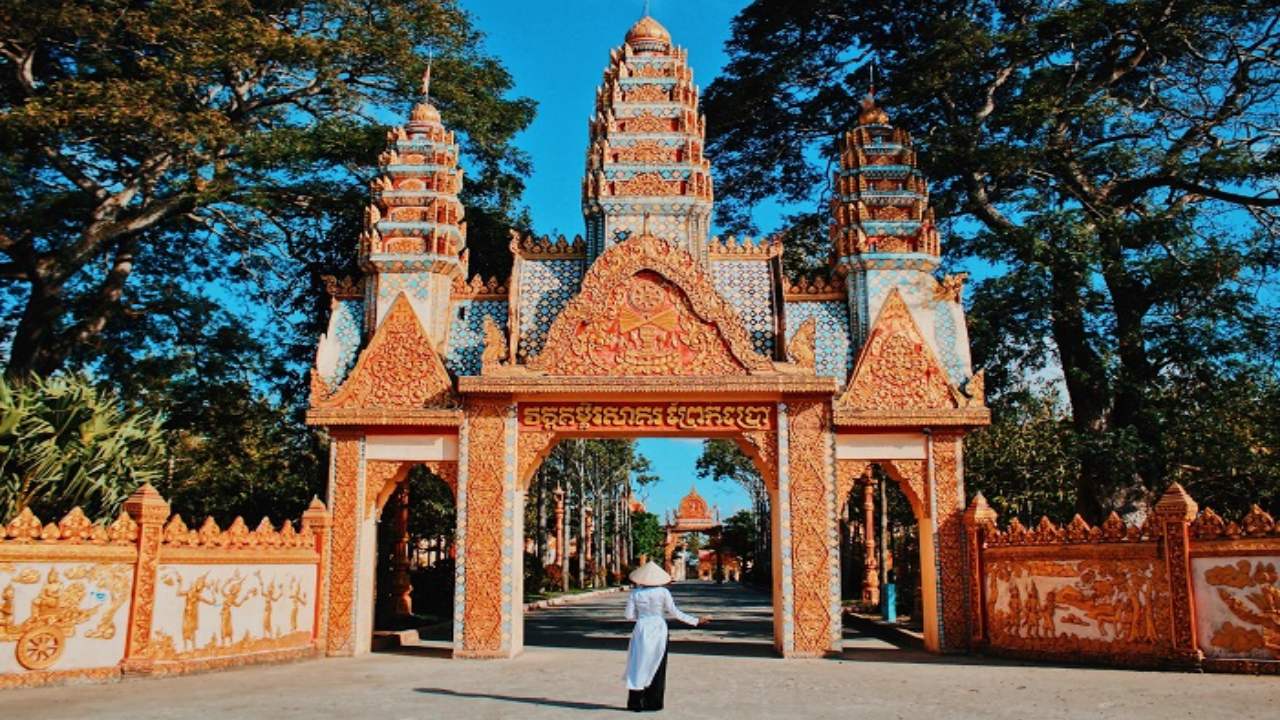 Cổng chùa Xiêm Cán 