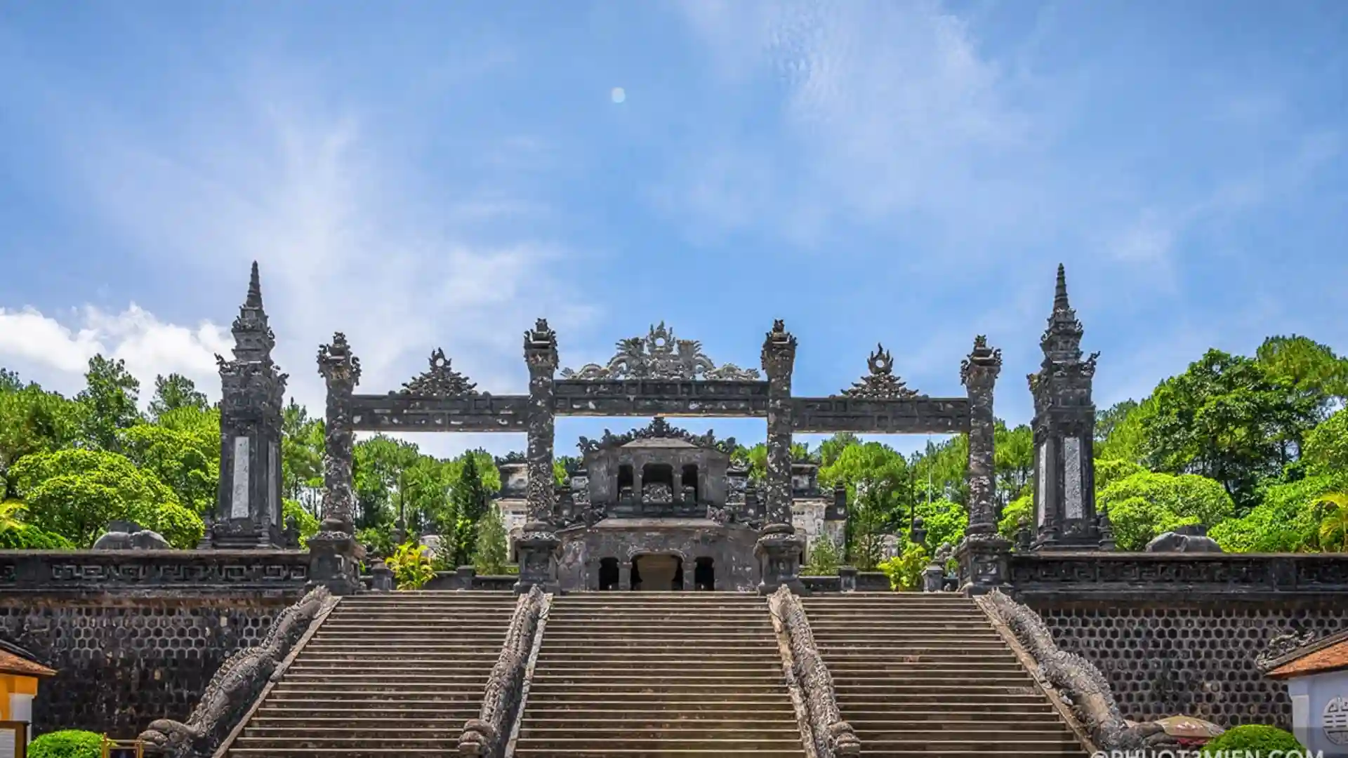 Cổng Tam Quan Lăng Khải Định