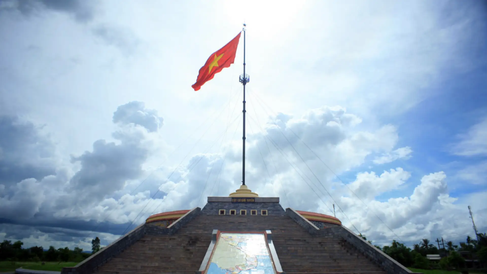 Cột cờ Tổ quốc tại Vĩ Tuyến 17