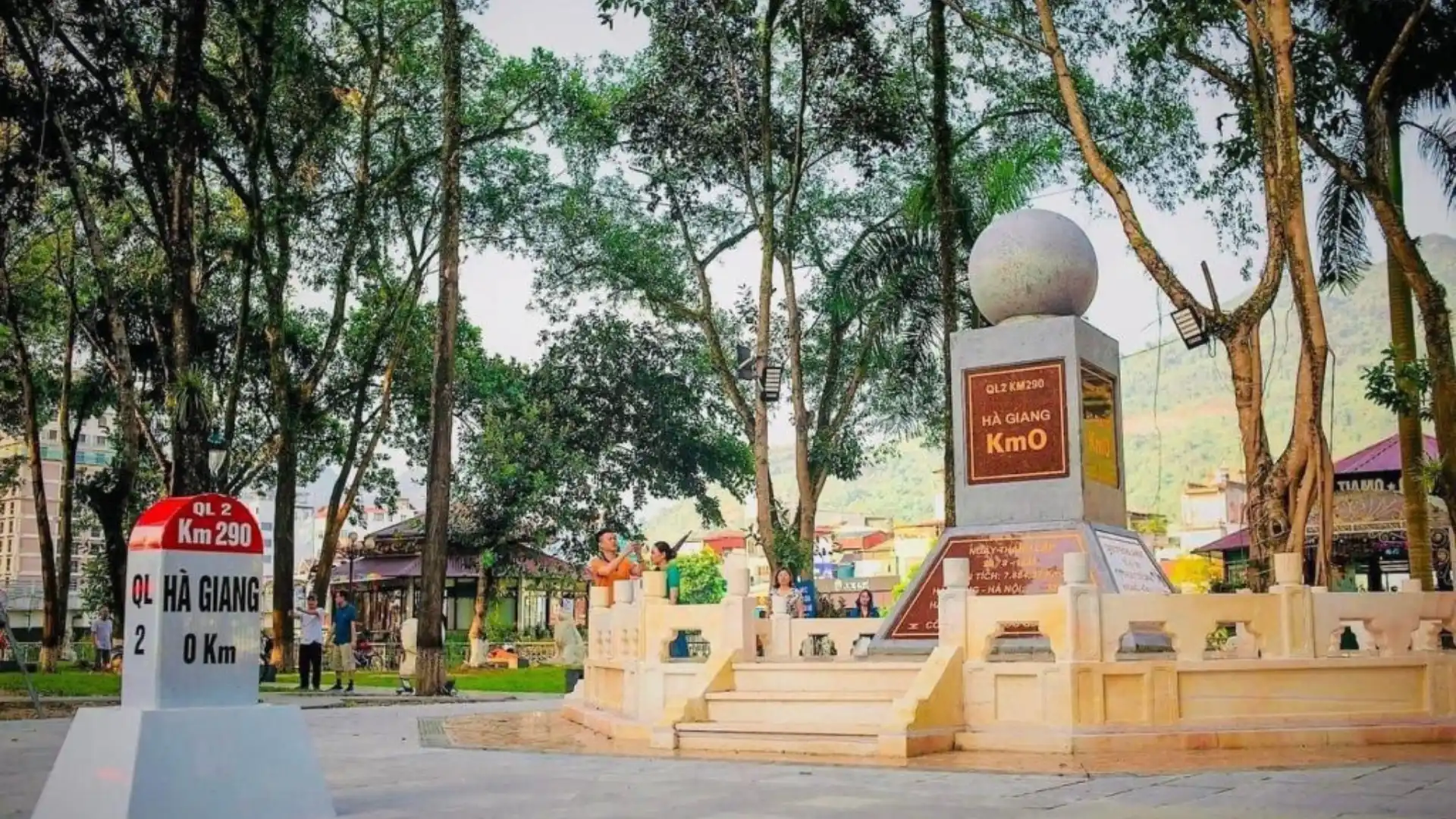 Cột mốc số 0 Hà Giang được xây dựng bằng đá nguyên khối