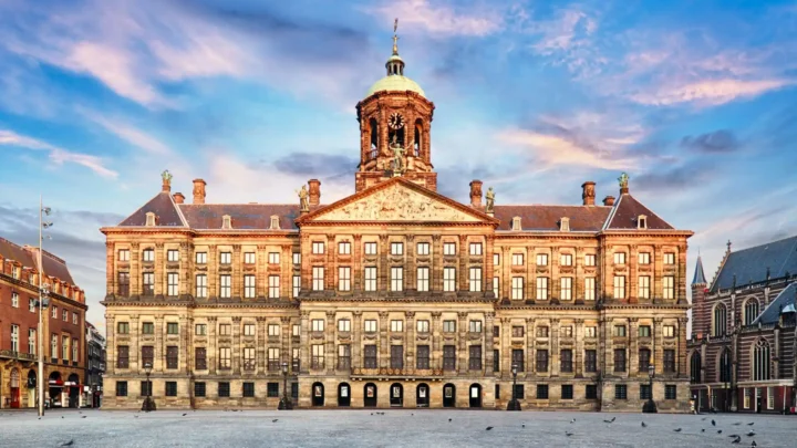 Cung điện hoàng gia tại Hà Lan