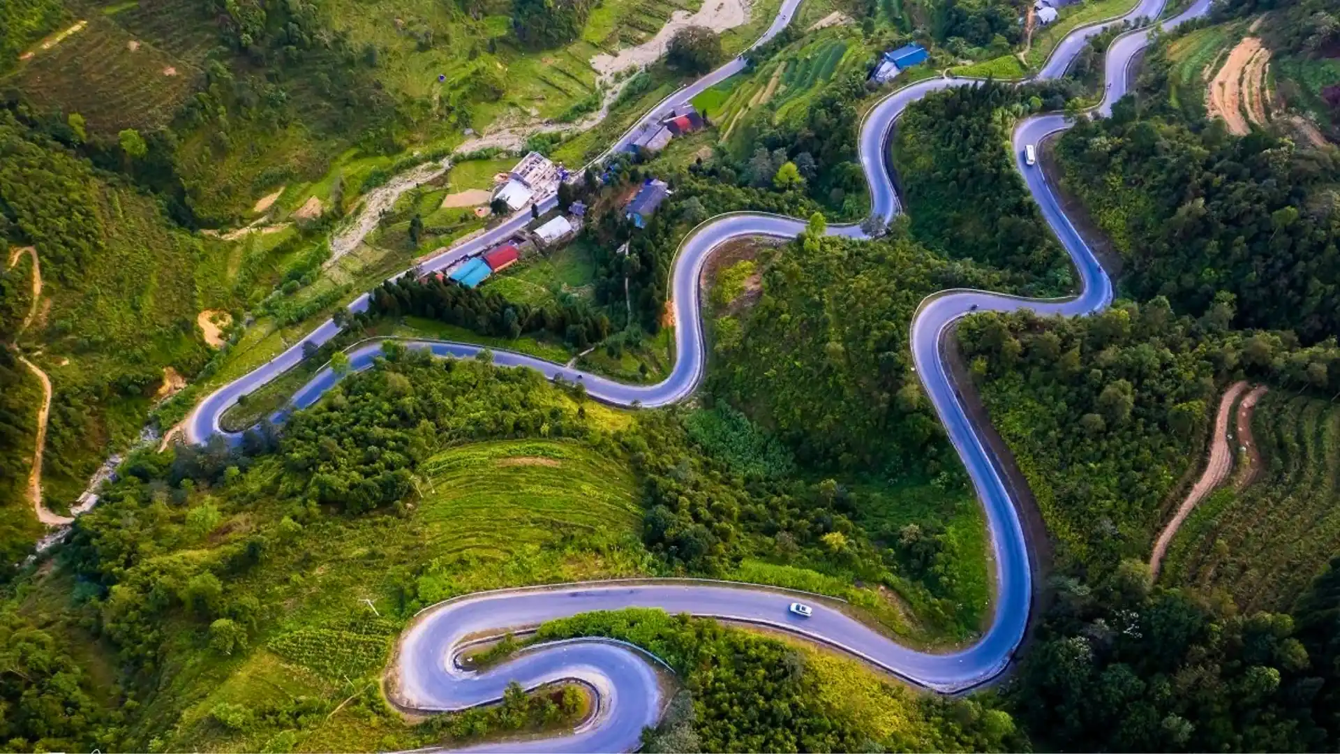 Đi phượt với cung đường đèo uốn lượn