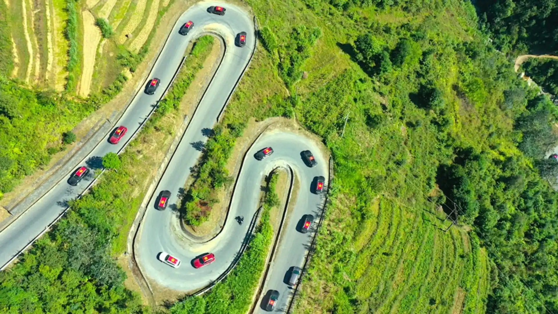 Di chuyển bằng xe máy đến đèo Mẻ Pia