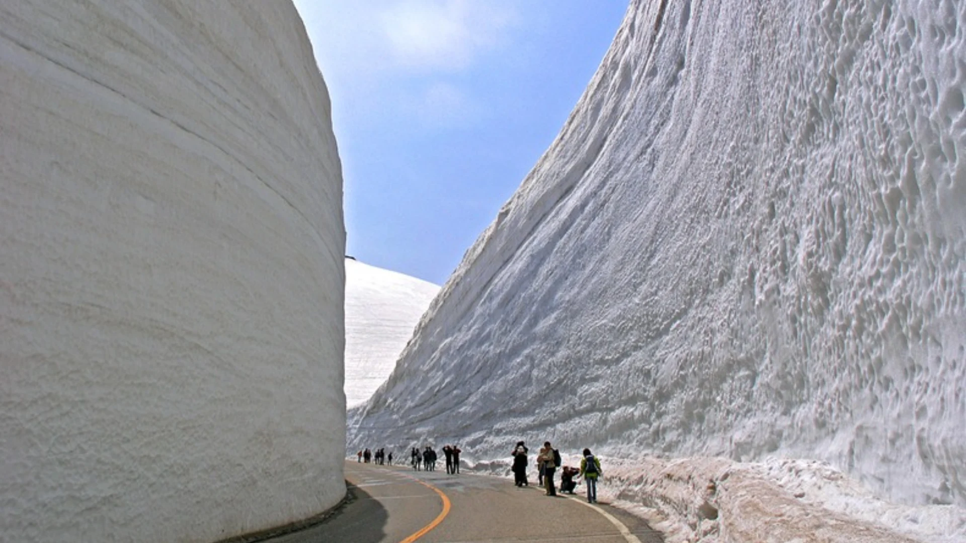 Cung đường tuyết Tateyama Kurobe tại Nhật
