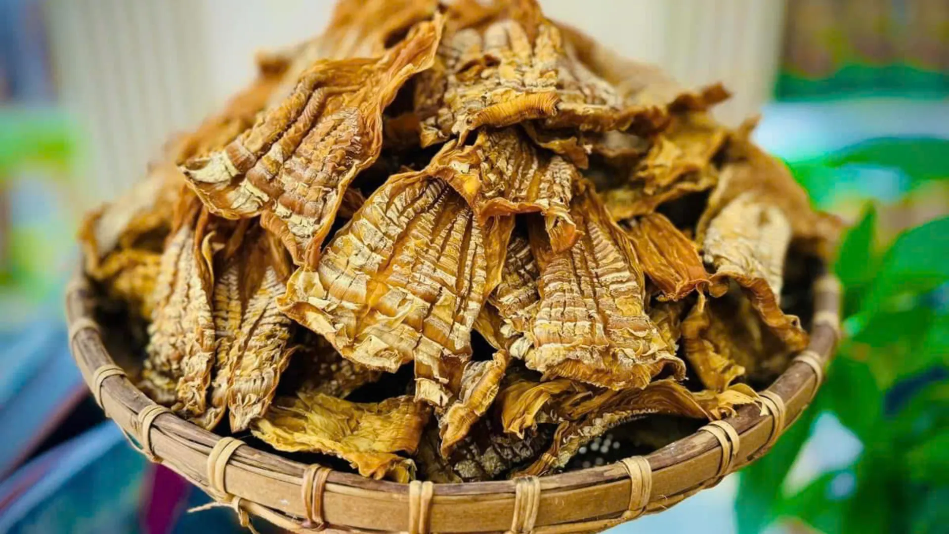 Măng khô là đặc sản được bày bán tại chợ phiên Bắc Hà