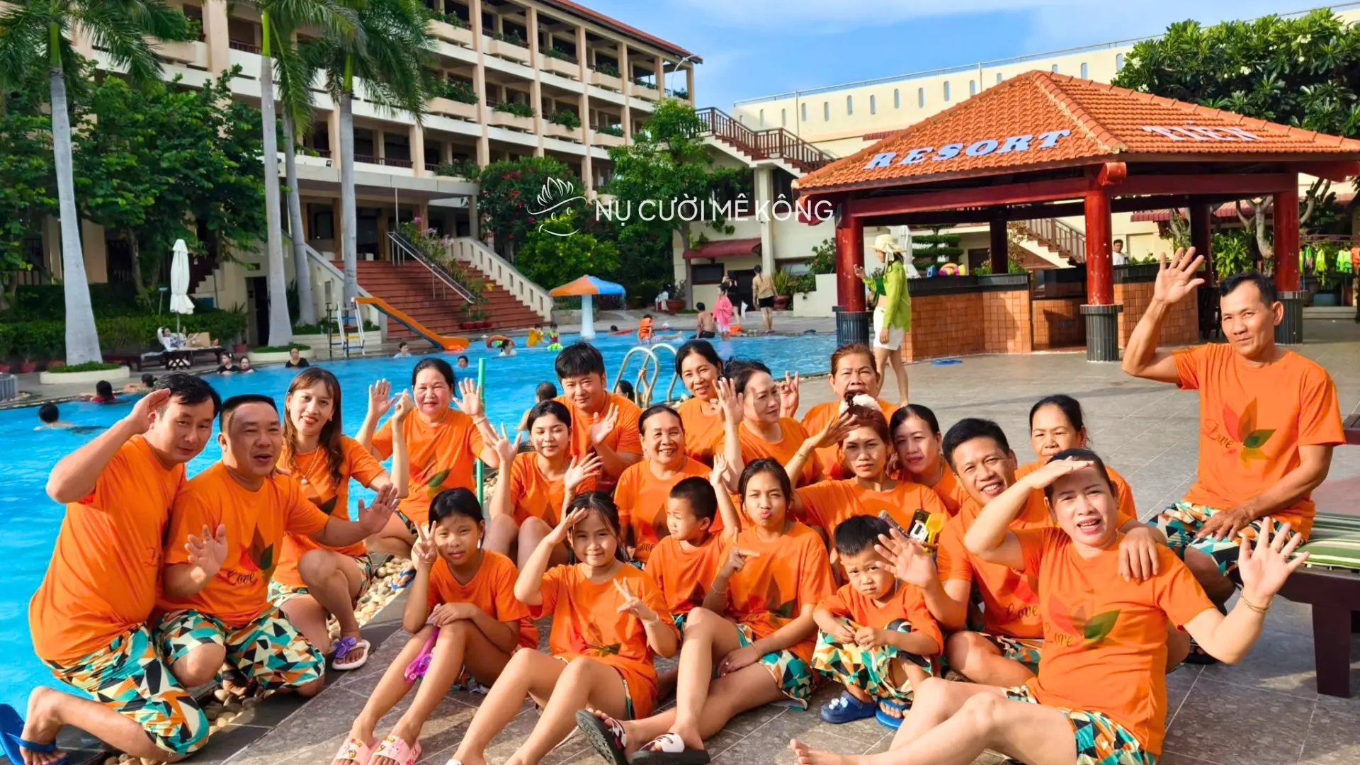 Đại gia đình nhiều thế hệ đi tour du lịch gia đình