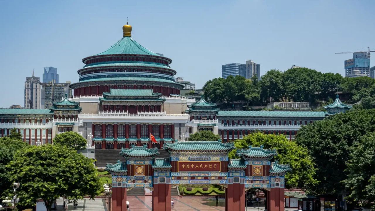Đại lễ đường Nhân dân Trùng Khánh – công trình kiến trúc đồ sộ trong tour du lịch Cáp Nhĩ Tân