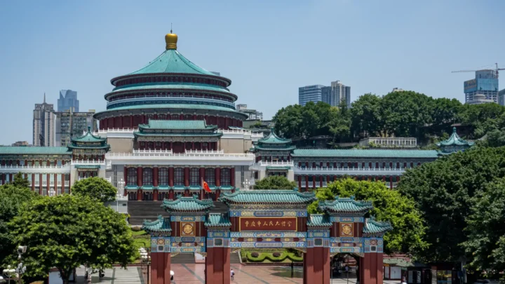 Đại lễ đường Nhân dân Trùng Khánh – công trình kiến trúc đồ sộ trong tour du lịch Cáp Nhĩ Tân