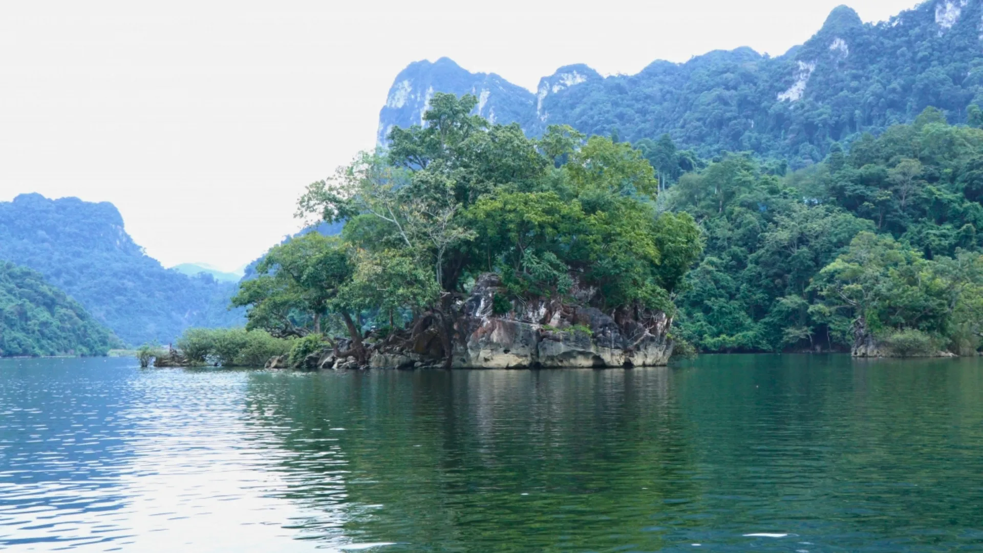 Đảo Bà Góa có không gian tĩnh lặng