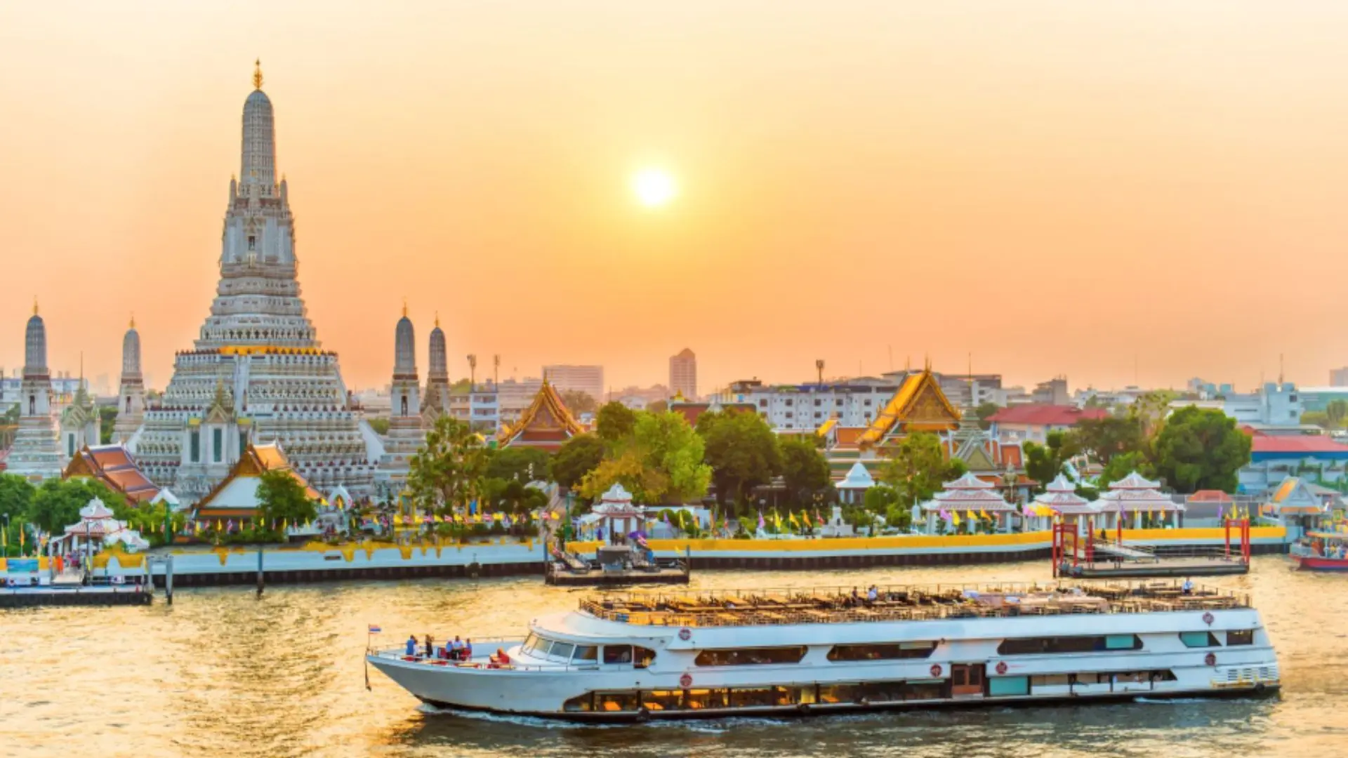 Dạo thuyền trên dòng sông Chaophaya huyền thoại