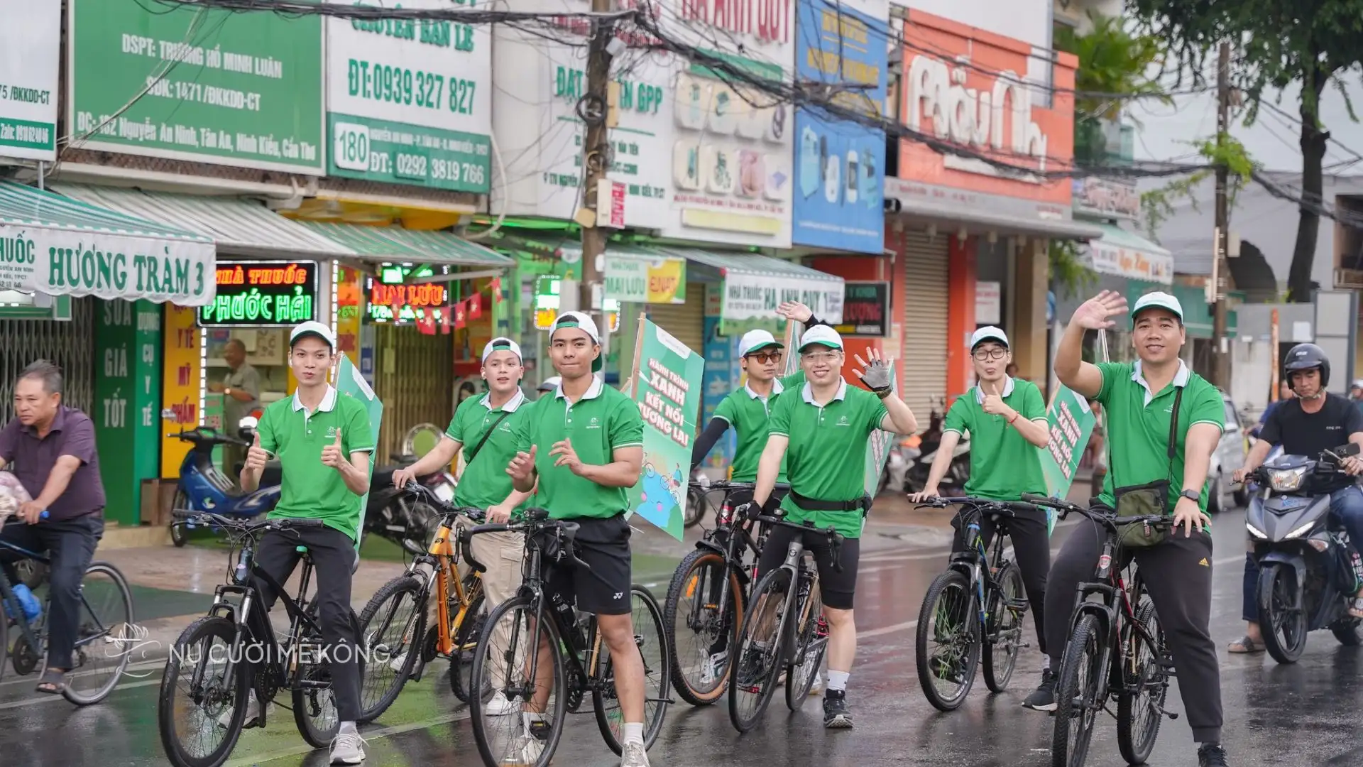 Nụ Cười Mê Kông đồng hành cùng WINK đạp xe lan tỏa nụ cười xanh Đoàn vận động viên đạp xe của Nụ Cười Mê Kông
