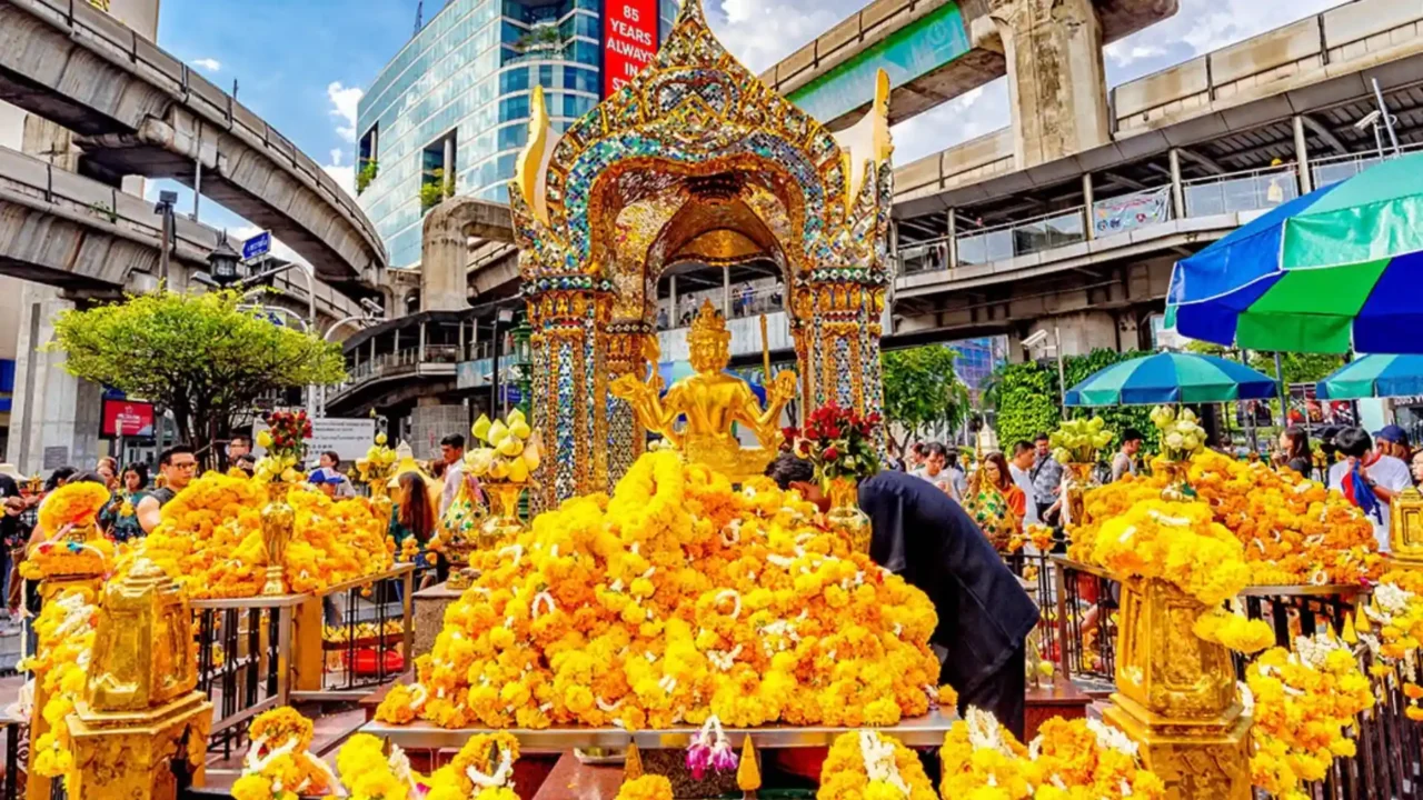 Đền Erawan – Phật bốn mặt linh thiêng trong tour du lịch Thái Lan Bangkok Pattaya