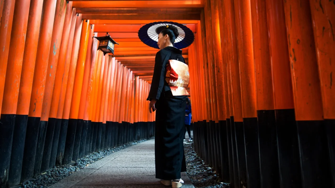 Trải nghiệm văn hóa Nhật Bản tại đền Fushimi Inari trong tour Tokyo Fuji