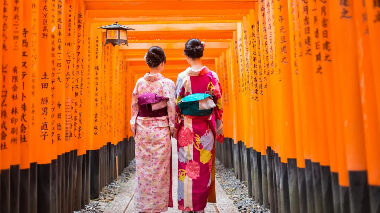 Đền Fushimi Inari điểm đến linh thiêng trong tour Tokyo Osaka Kyoto