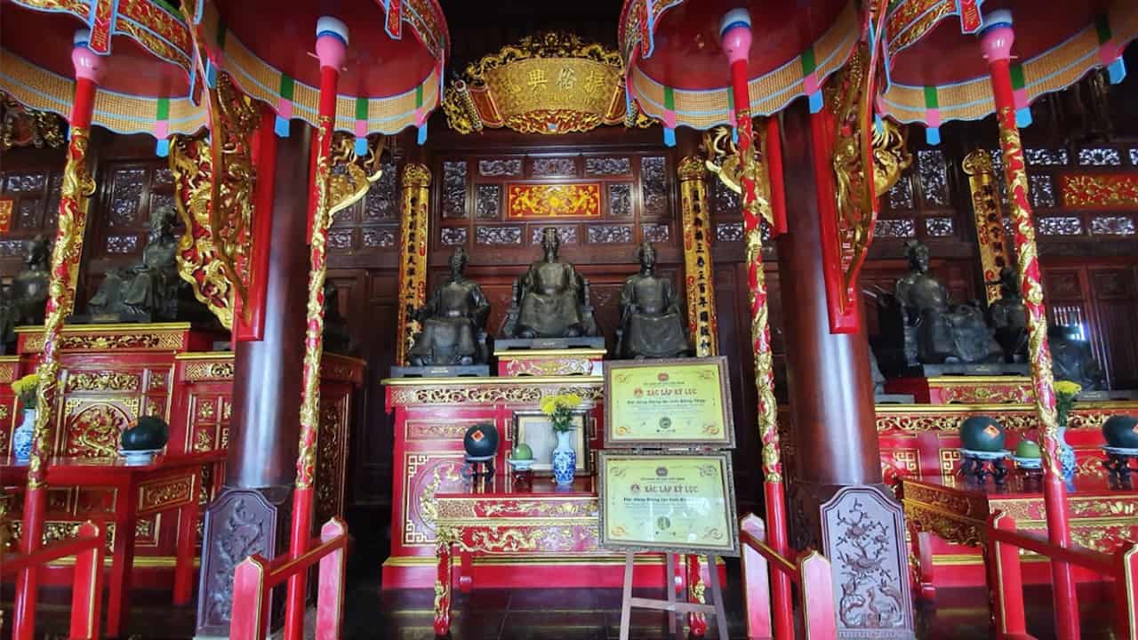 Đền thờ Nam Phương Linh Tự - Khu du lịch văn hóa Phương Nam