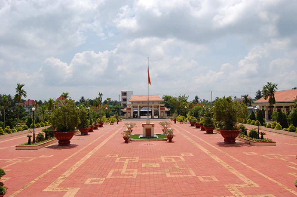 Toàn cảnh đền thờ Phạm Hùng rộng rãi uy nghiêm - nơi người con đất Việt tưởng nhớ ngài
