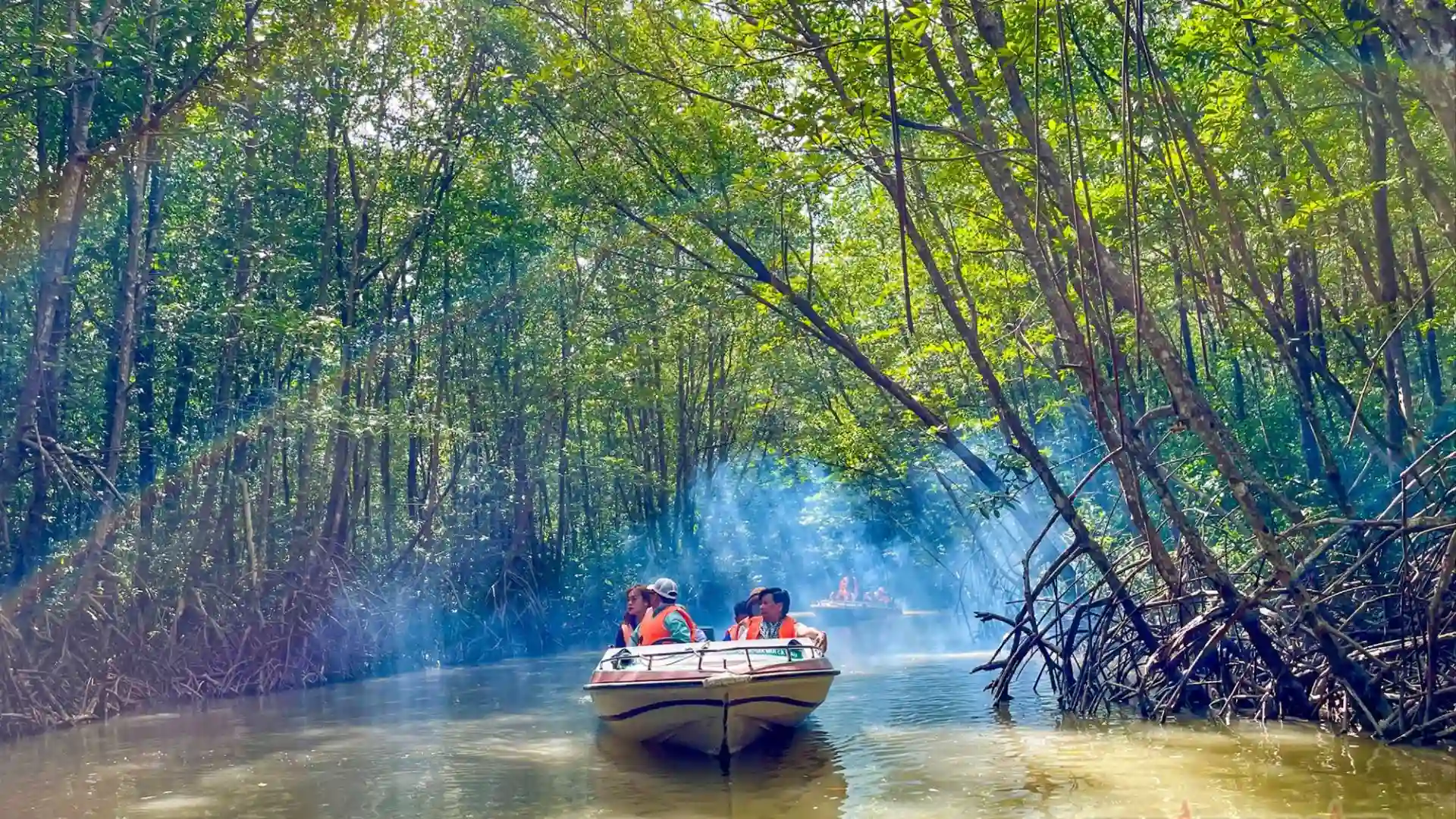 Khu du lịch Mũi Cà Mau - Trải nghiệm độc đáo ở điểm cực Nam di-cano-xuyen-rung-duoc-kham-pha-khu-du-lich-mui-ca-mau