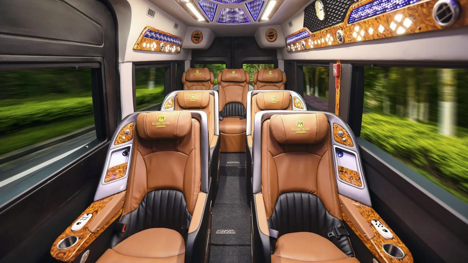 Di chuyển đến cột mốc số 0 với xe limousine