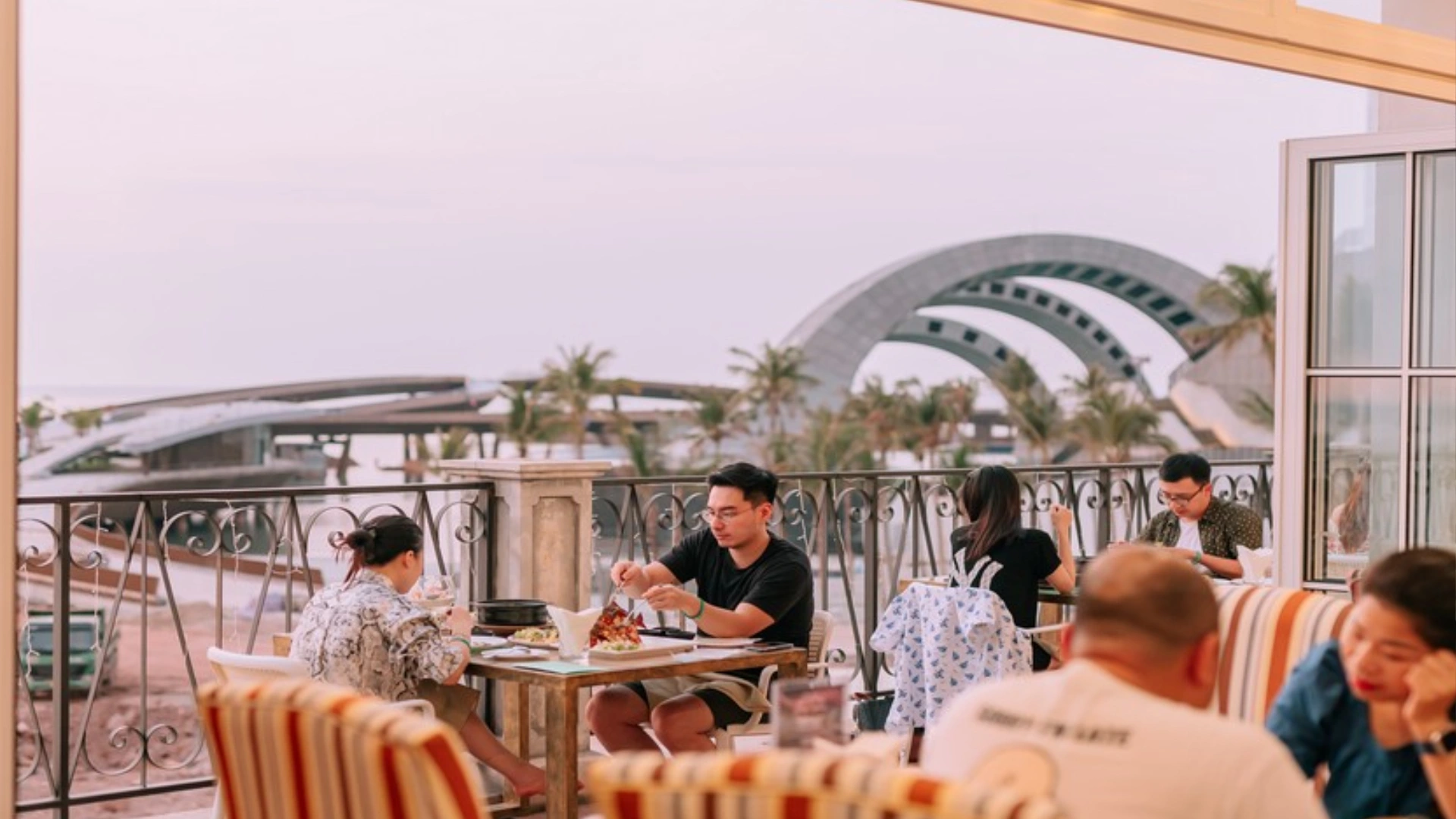 Sorrento Restaurant &amp; Bar sunset town