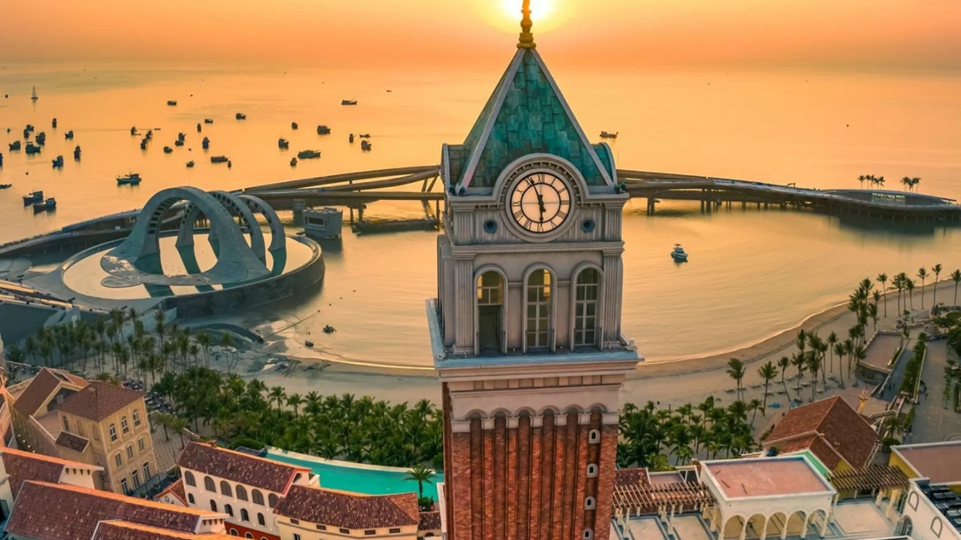 tháp đồng hồ địa trung hải phú quốc