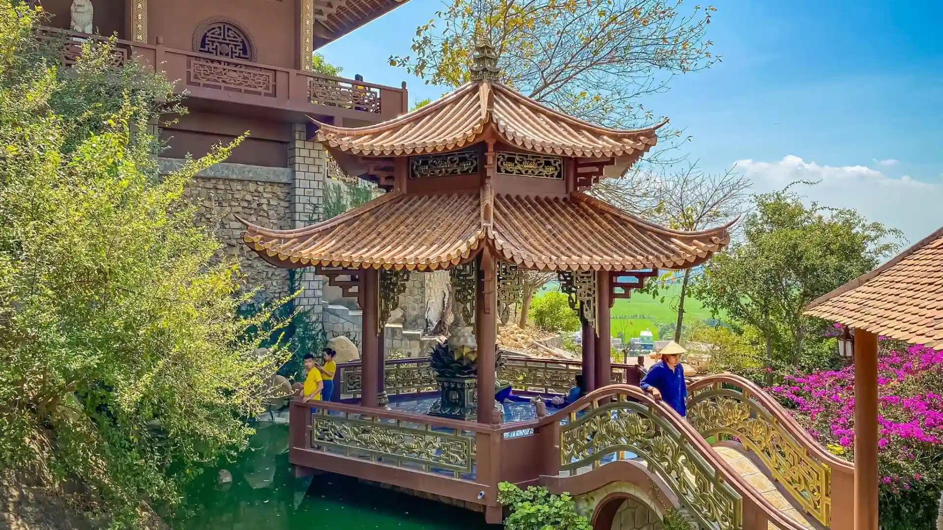 Hòa thượng khai sơn và thời điểm xây dựng Chùa Hang Châu Đốc An Giang.