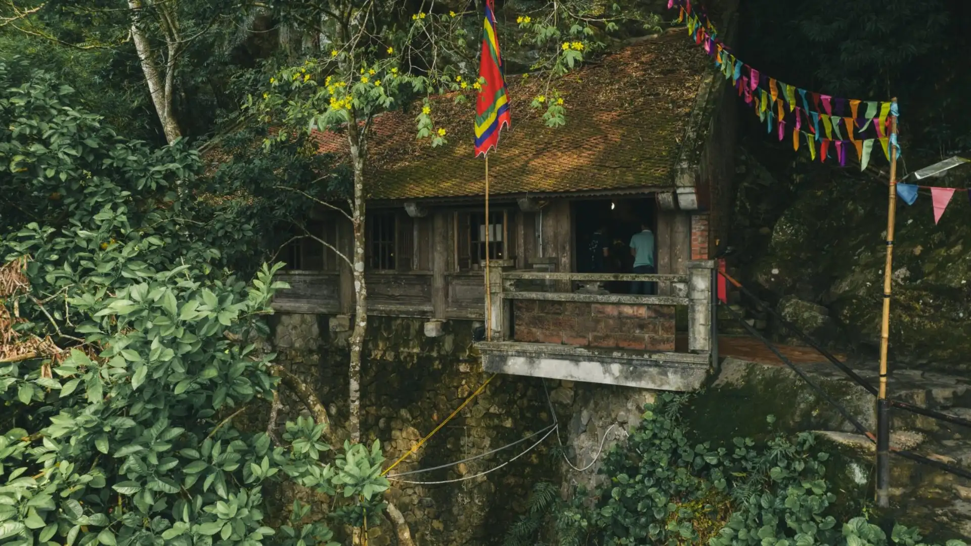 Chùa Một Mái có kiến trúc đơn giản, thanh tịnh