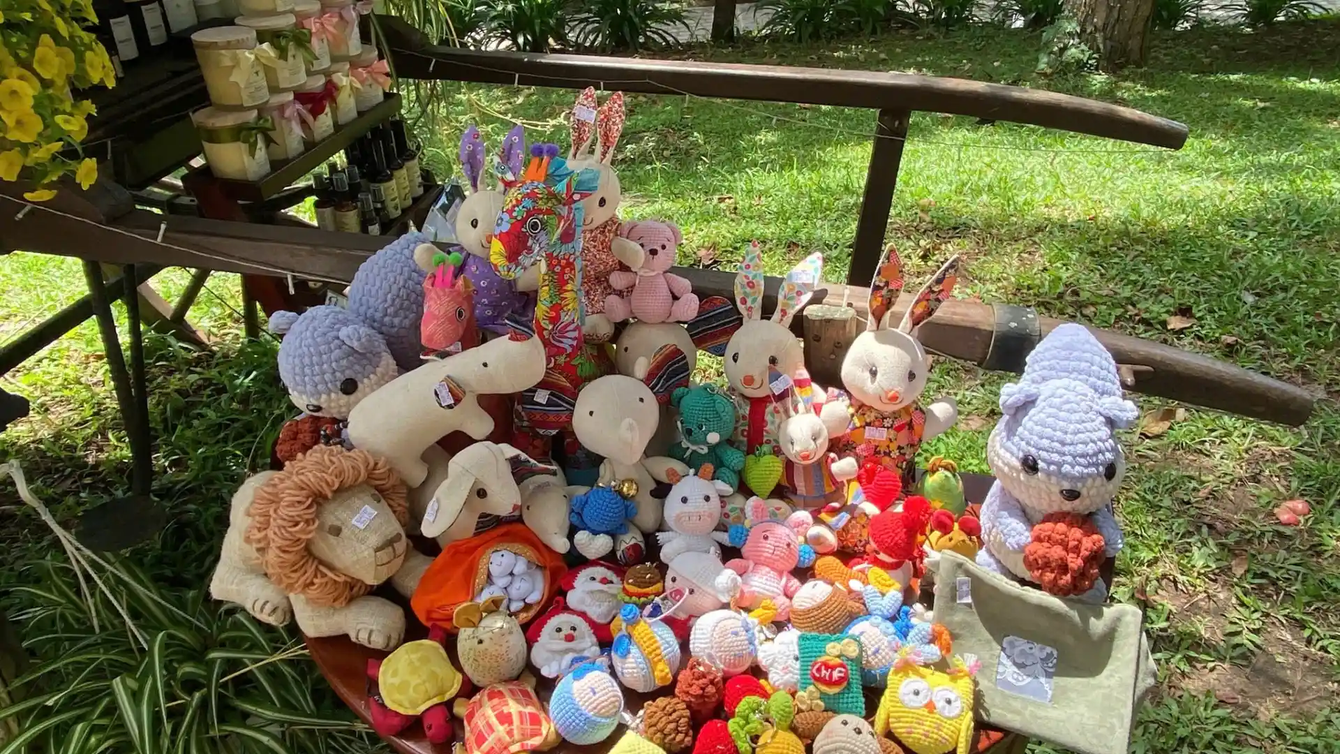 Sản phẩm handmade tại Cà phê Lặng Art