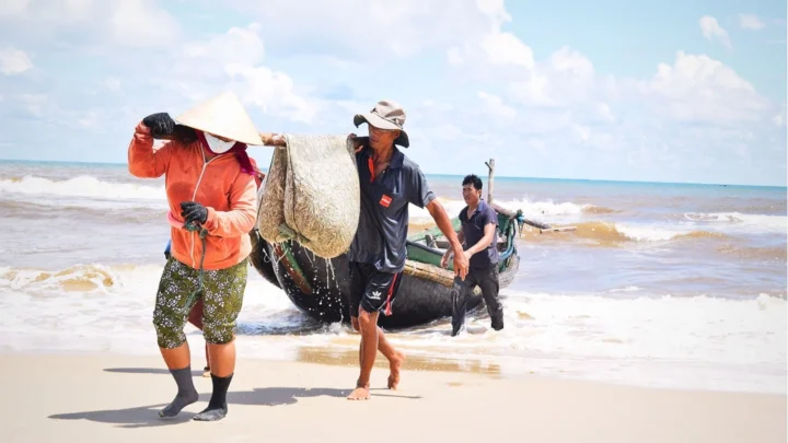 Đời sống bình thường người dân Quảng Trị, Nụ cười Mê Kông.