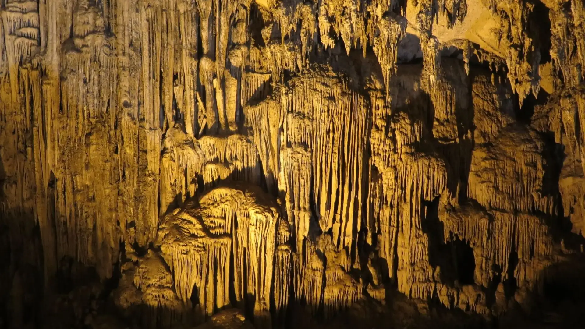 Động Hua Mạ tạo cảm giác huyền bí