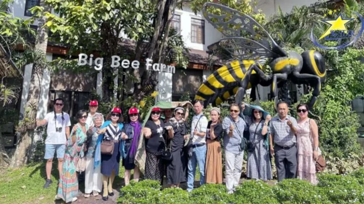 Du khách háo hức check-in tại Big Bee Farm