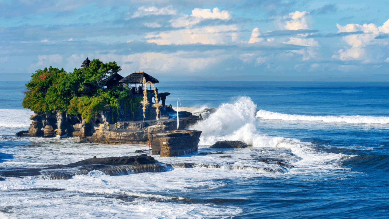 Đền Tanah Lot trong tour du lịch Bali