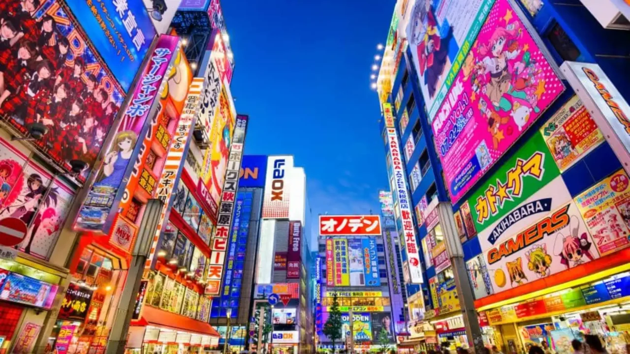 Khu phố điện tử Akihabara sôi động