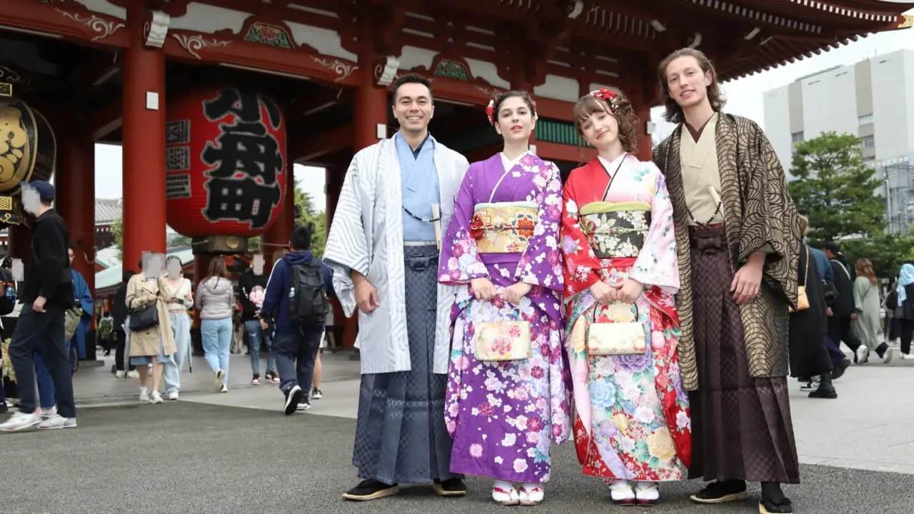 Trải nghiệm mặc kimono trong tour Nhật bản 5 ngày 4 đêm