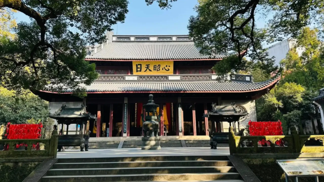 Miếu Nhạc Phi trong tour Trung Hoa 6 ngày 6 đêm