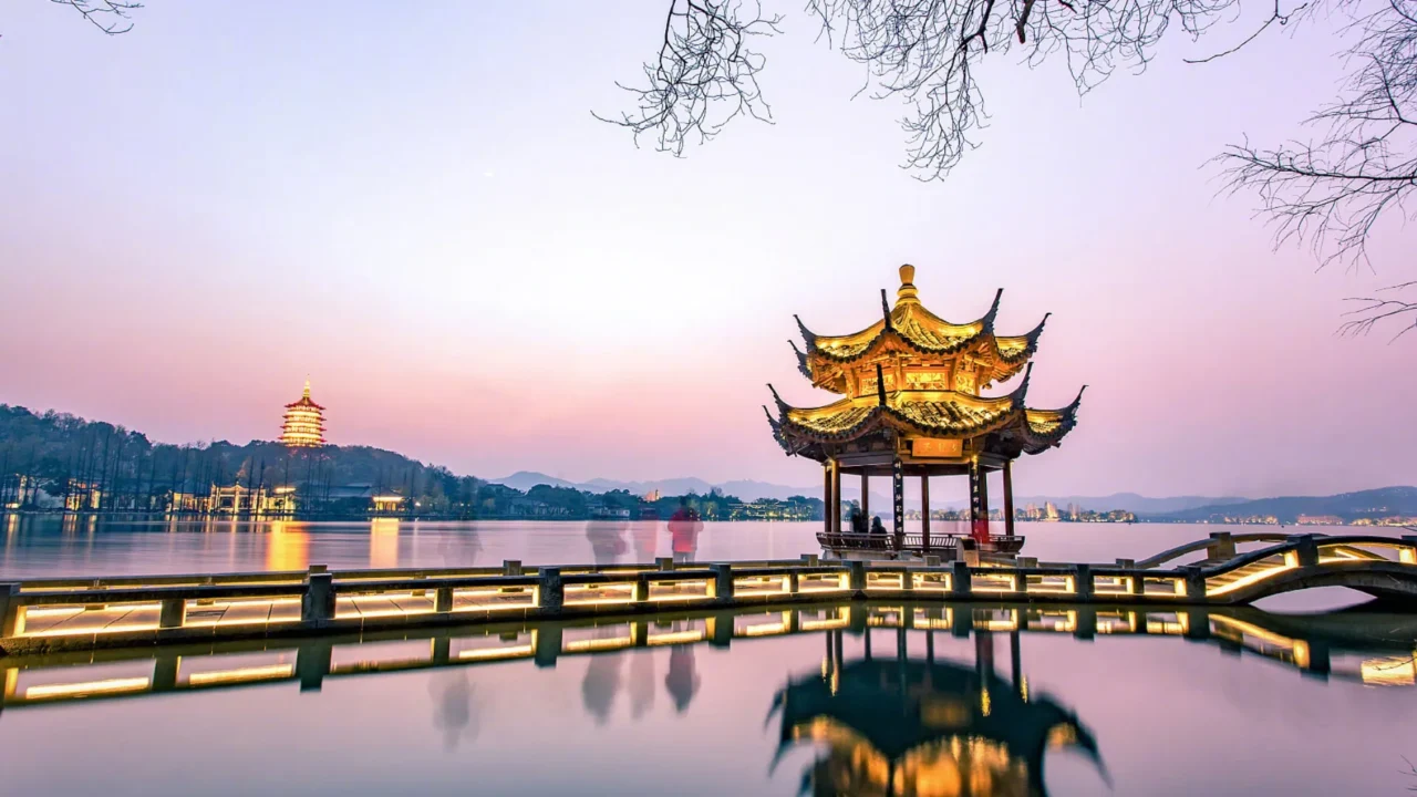Tây Hồ trong tour Trung Hoa 6 ngày 6 đêm