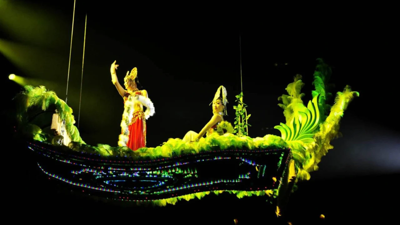 Tống Thành Thiên Tình Cổ trong tour Trung Hoa 6 ngày 6 đêm