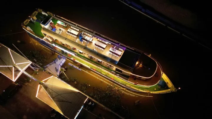 Du thuyền Nụ Cười Mê Kông lên đèn rực rỡ về đêm