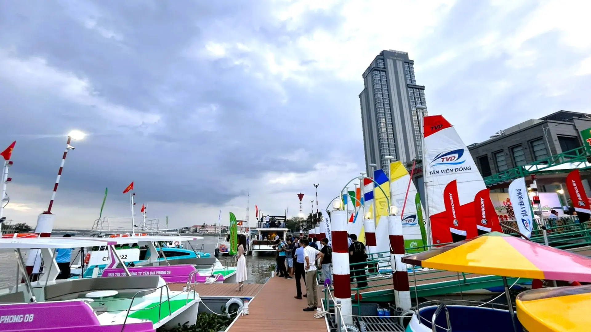 tân đại phong có nhiều loại tàu du lịch phù hợp cho khách lẻ và khách đoàn