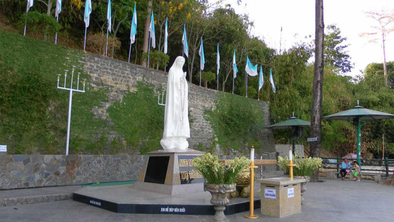 Đức Mẹ Tà Pao Tánh Linh Bình Thuận địa điểm hành hương quen thuộc của các giáo dân Công Giáo. 