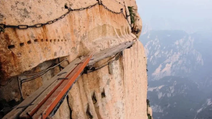 Đường ván ngắm cảnh núi Bang Chui (Bang Chui Sơn)