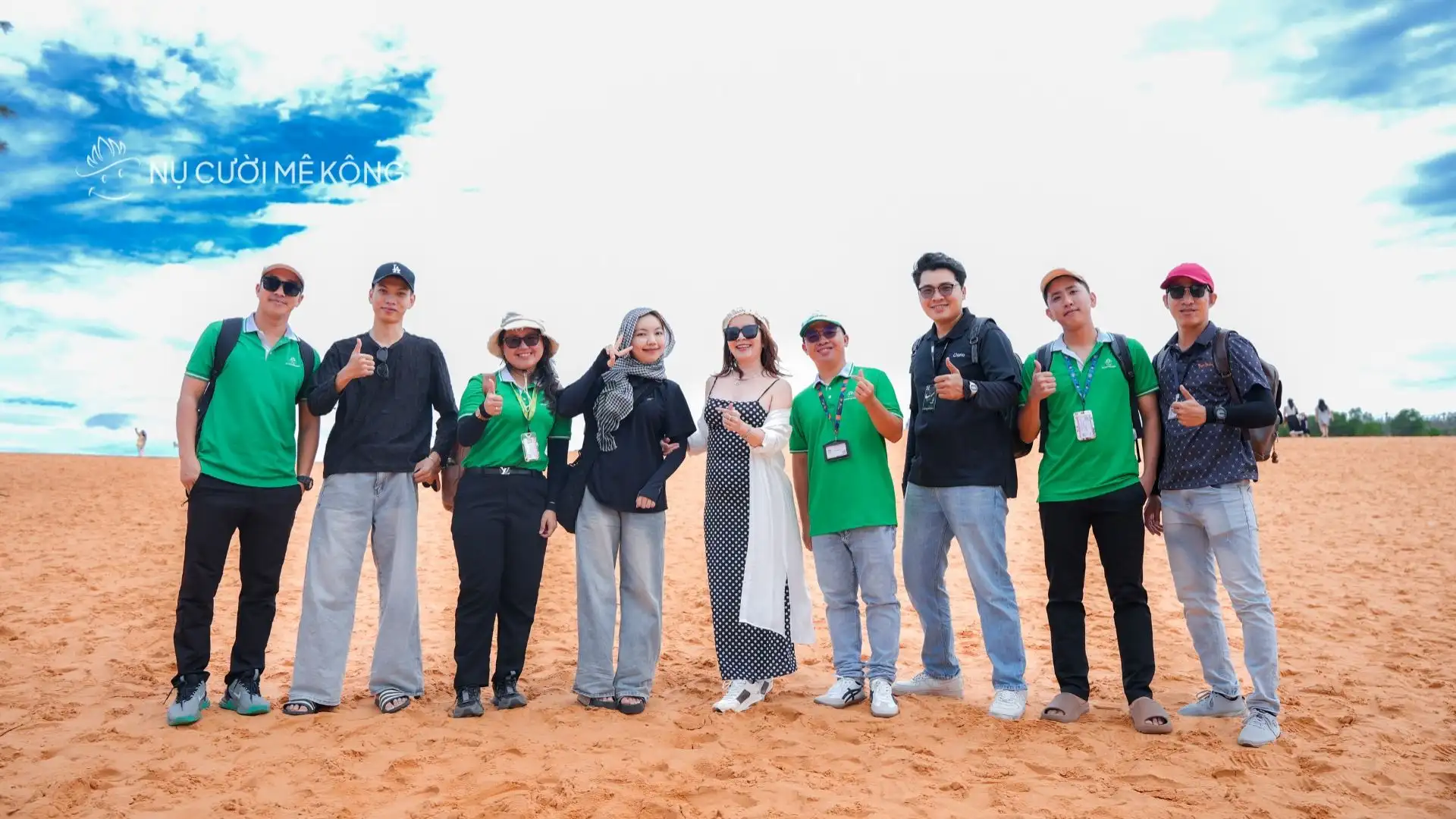 Ekip Nụ Cười Mê Kông đồng hành cùng tour đoàn Bệnh Viện Phương Châu
