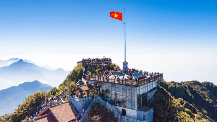 chinh phục đỉnh fansipan trong tour miền bắc