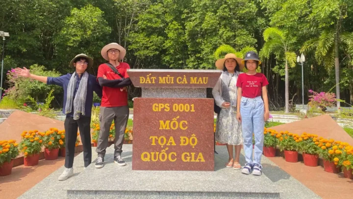 tour cà mau 2 ngày 1 đêm khách hàng Check-in tại Mốc Toạ Độ Quốc Gia