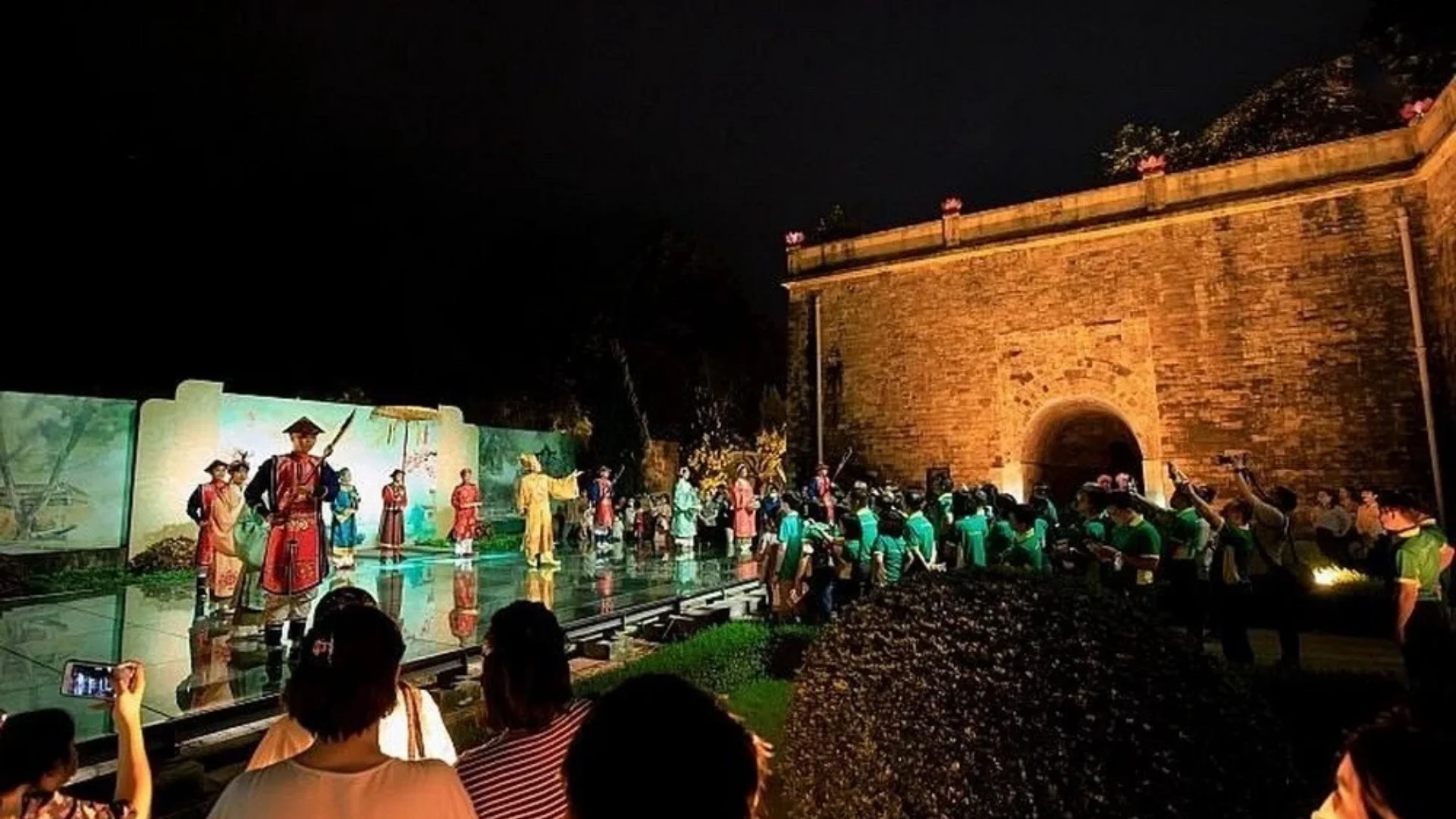 Tour đêm giải mã Hoàng thành Thăng Long