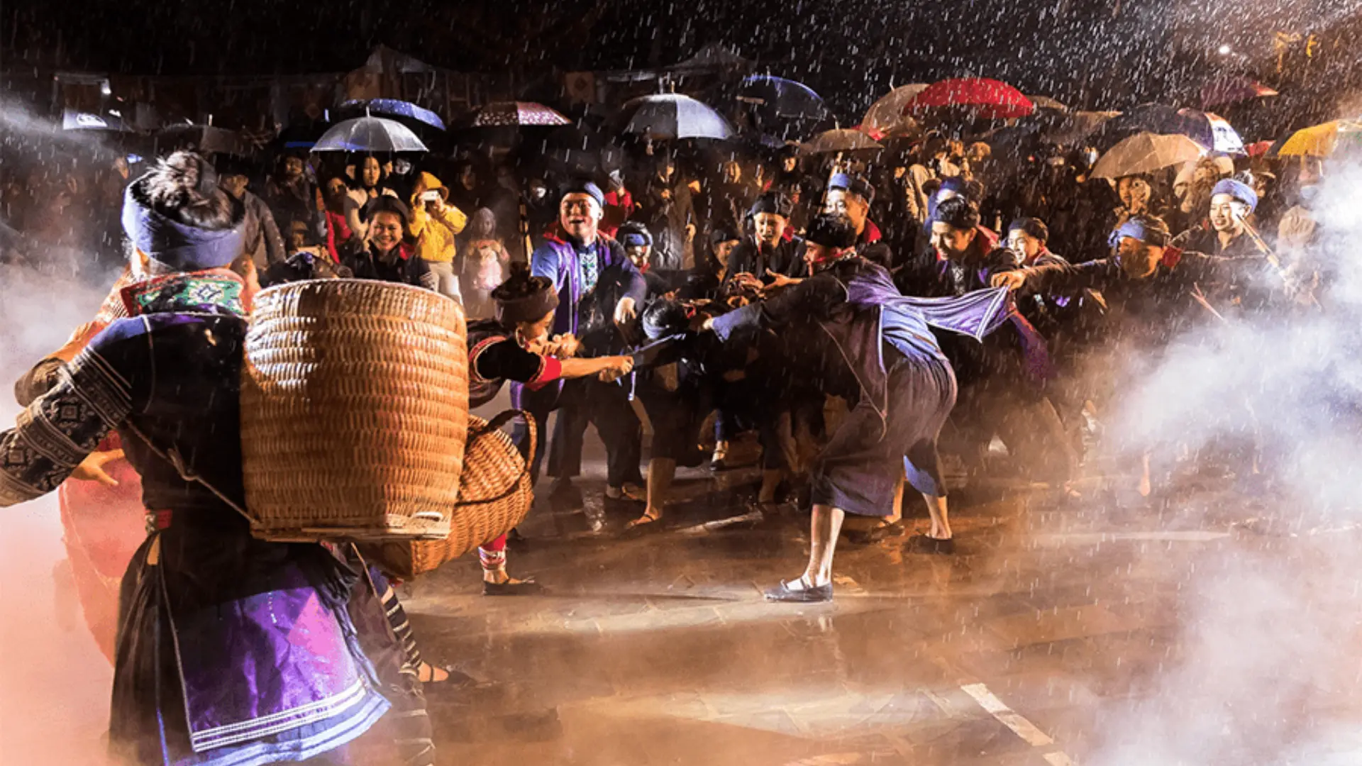 Giao lưu văn hóa dân tộc tại chợ đêm – Love Market