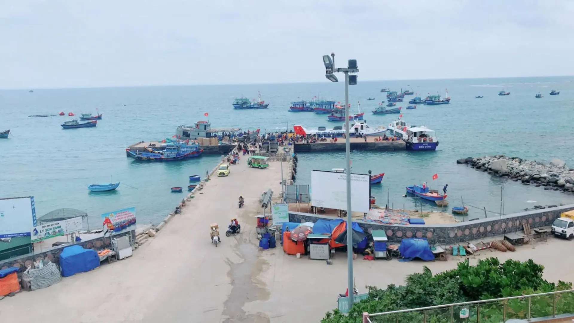 Khách đi Lý Sơn từ Cảng Sa Kỳ