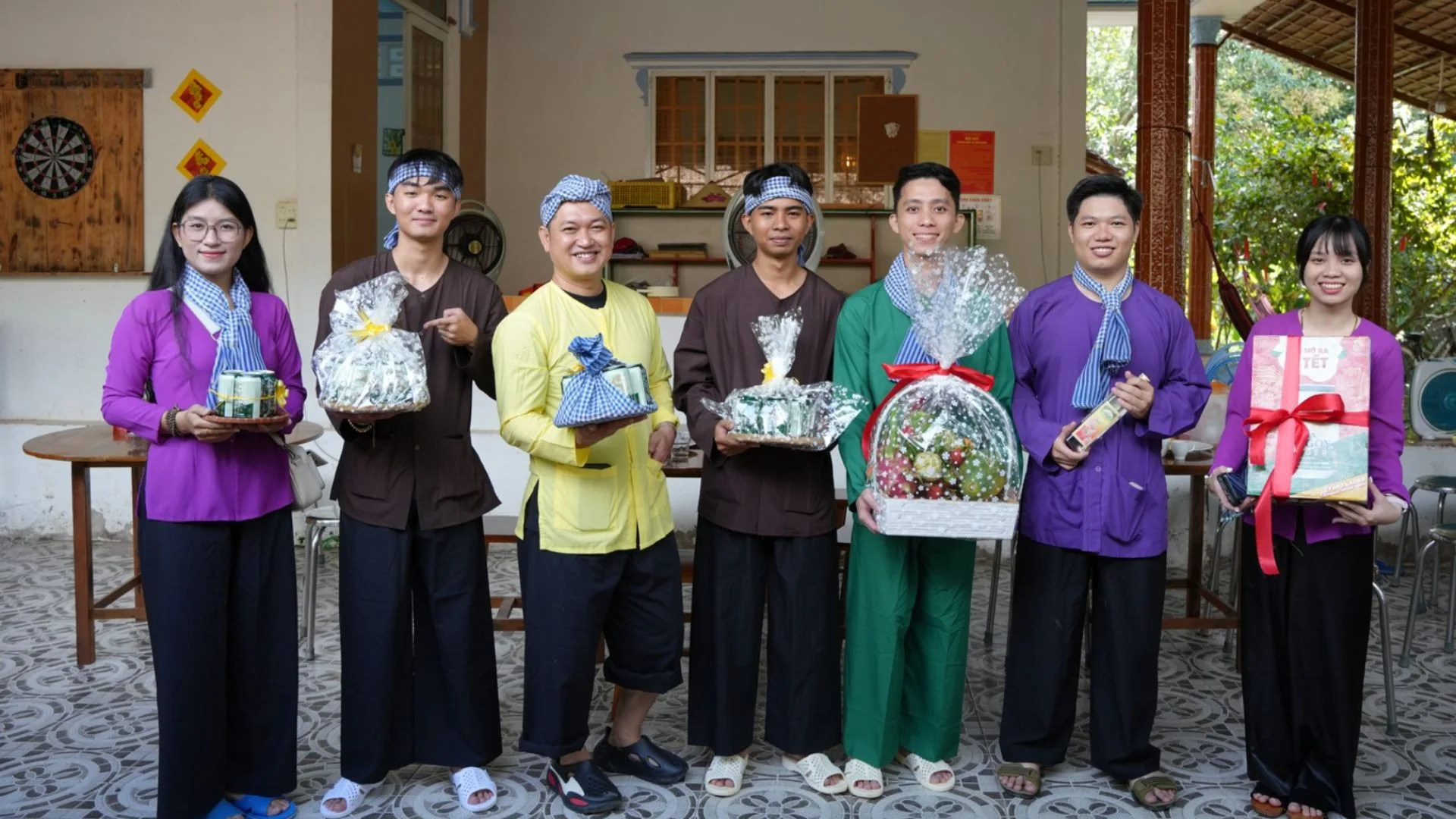 Gói những món quà ý nghĩa mang đậm tình cảm